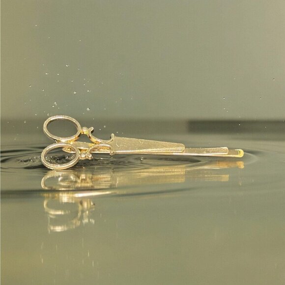 METAL SCISSOR HAIR BARRETTE (GOLD) - Picture 3 of 6